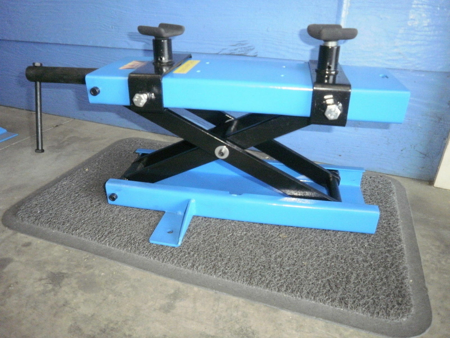 LIFT STAND – Motorcycle lift stand 500kg scissor lift jack Part No.: RMC1009B Code No 10