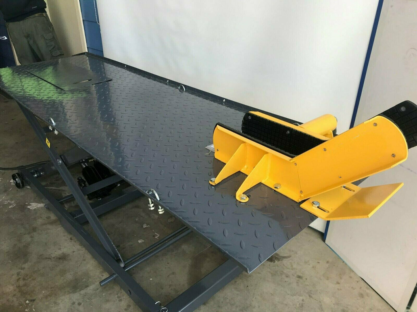 MOTORCYCLE LIFT BENCH, HOIST, AIR/HYD LIFT WORK BENCH Part No.: RMB6003B C 10